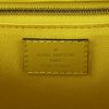 Sac à main Louis Vuitton Marly en cuir épi jaune - Detail D4 thumbnail