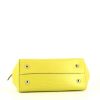 Bolso de mano Louis Vuitton Marly en cuero Epi amarillo - Detail D5 thumbnail