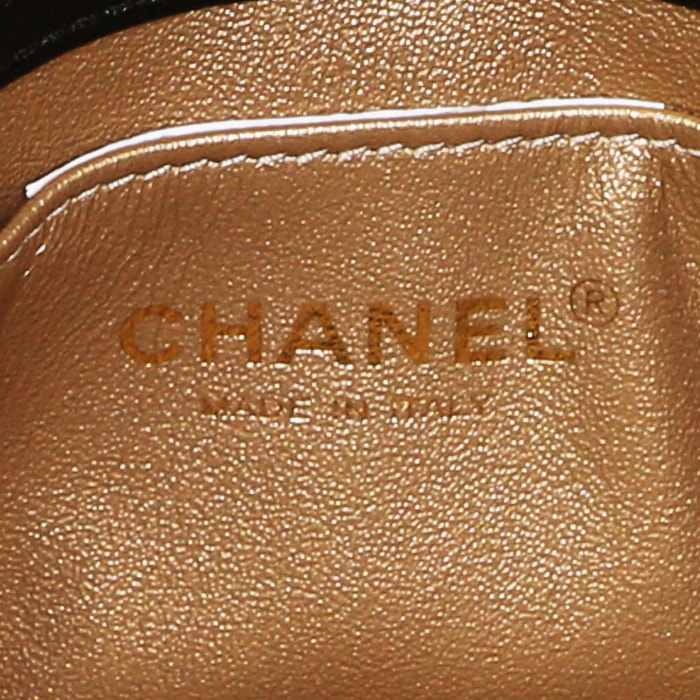 Chanel handbag in black quilted leather - Detail D3