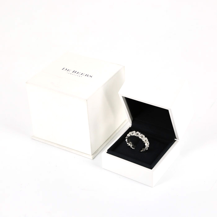 Bague bandeau De Beers en or blanc et diamants - Detail D2