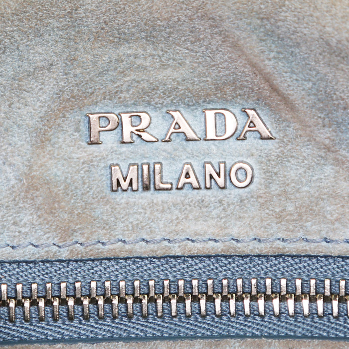 Prada shoulder bag in grey leather - Detail D3