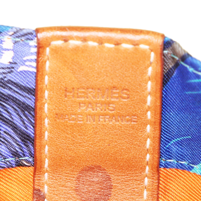 Sac à dos Hermès Soie Cool en soie grise et bleue et cuir Barénia marron - Detail D3