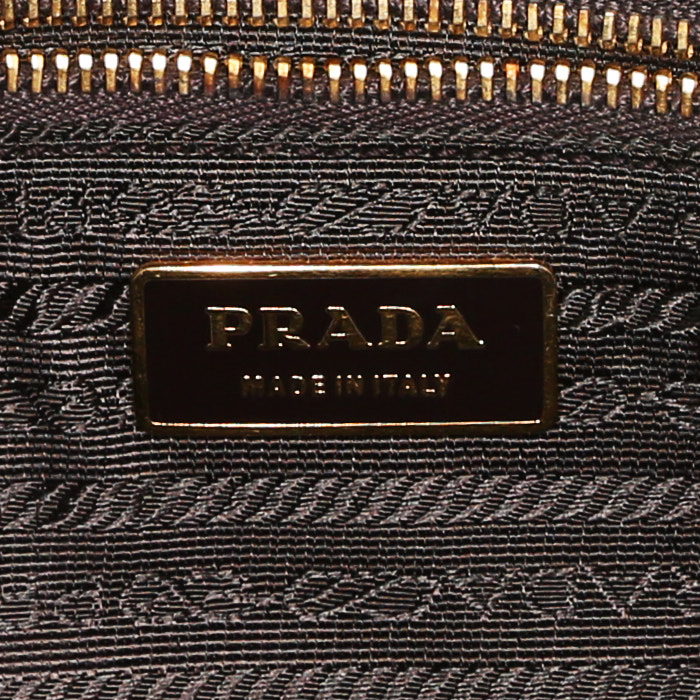 Bolso de mano Prada modelo pequeño en cocodrilo gris - Detail D3
