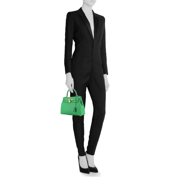 Hermès  Kelly 28 cm handbag  in green togo leather - Detail D1