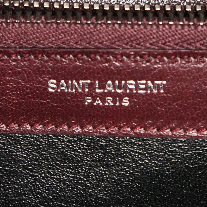 Sac bandoulière Saint Laurent College en cuir matelassé chevrons bordeaux - Detail D4