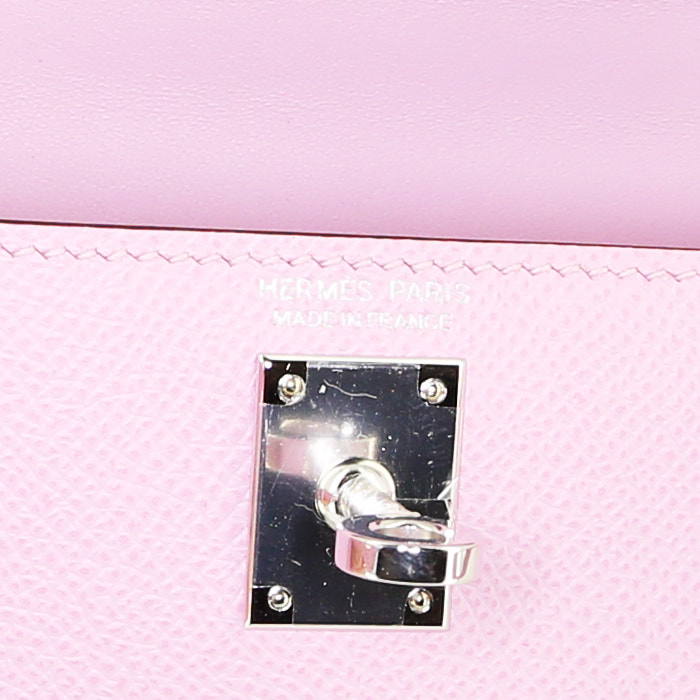 Sac à main Hermès Kelly 20 cm en cuir epsom mauve Sylvestre - Detail D4