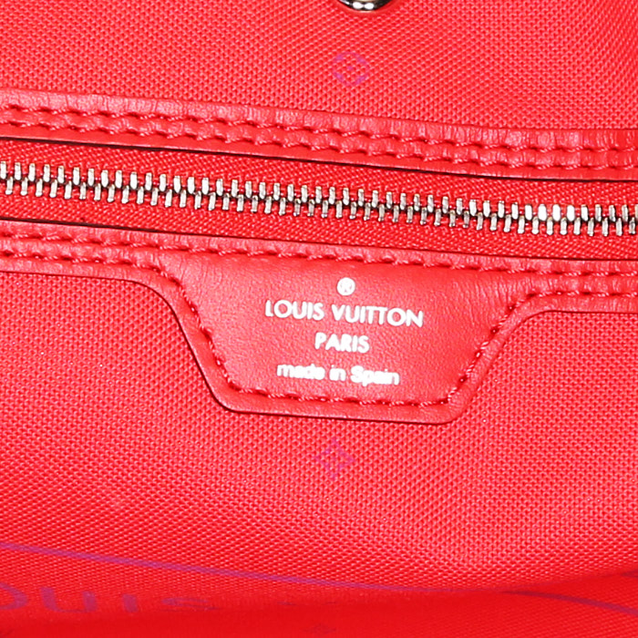 Sac cabas Louis Vuitton Neverfull Editions Limitées Escale moyen modèle en toile monogram dégradée rouge rose et blanche et cuir rouge - Detail D3