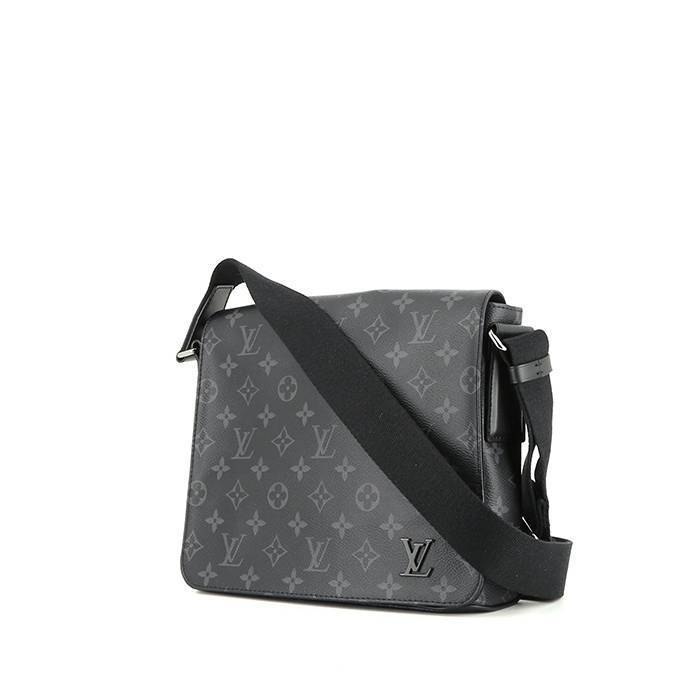 Louis Vuitton District Shoulder bag 389630