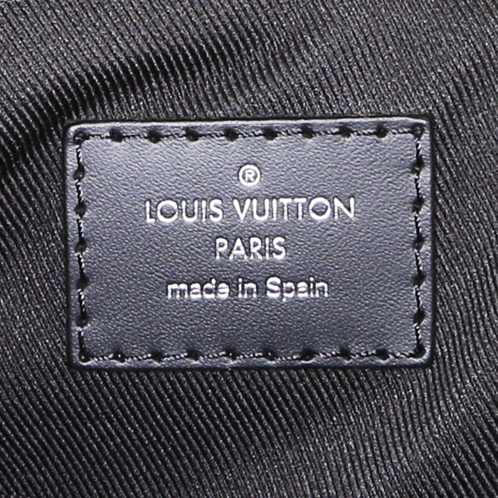 Bolso bandolera Louis Vuitton District en lona Monogram gris antracita - Detail D3