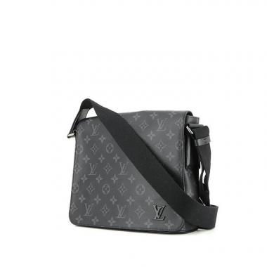 Louis Vuitton District Shoulder bag 347372