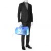 Bolso de fin de semana Louis Vuitton Keepall Editions Limitées en lona Monogram azul claro y blanca y cuero azul - Detail D1 thumbnail