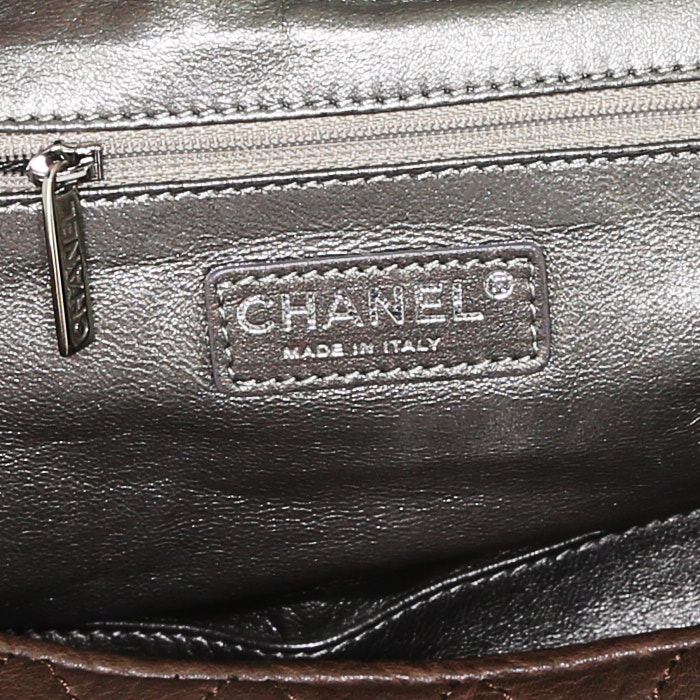 Chanel  Grand Shopping handbag  in brown leather - Detail D3
