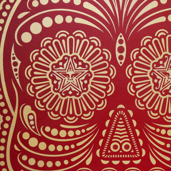 Shepard Fairey (OBEY GIANT) 
Ernesto Yerena, “Obey day of the Dead” (Red and gold), HPM (hand painting multiple), rare pochoir et bombe aérosol sur papier, signé des deux artistes, numéroté sur 2 exemplaires, daté et encadré, de 2018 - Detail D1