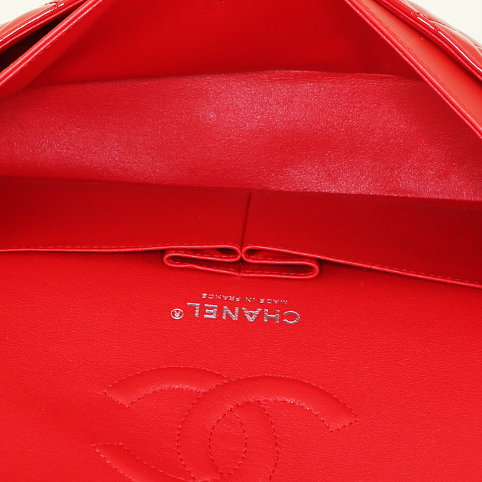 Borsa Chanel Timeless in pelle verniciata e foderata nera e rossa - Detail D3
