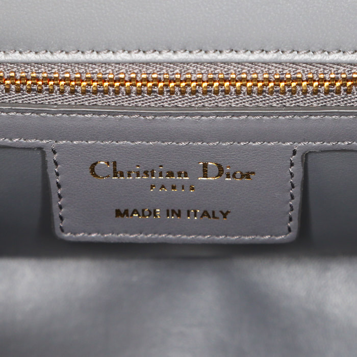 Dior Caro handbag in grey canvas - Detail D4
