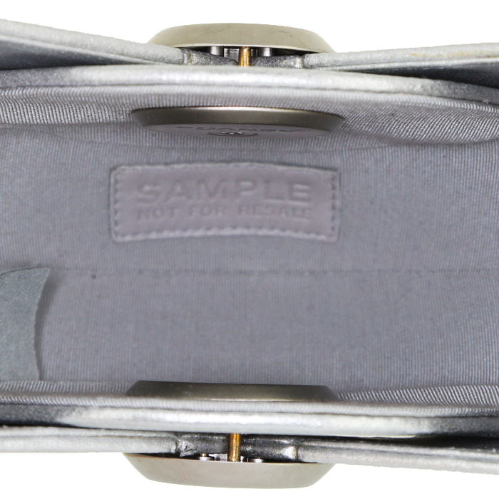 Chanel Editions Limitées handbag in silver leather - Detail D2