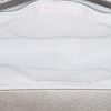 Borsa a tracolla Chanel Boy in pelle trapuntata a zigzag argentata - Detail D3 thumbnail