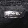 Bolso de mano Chanel en cuero acolchado negro - Detail D3 thumbnail