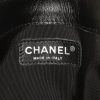 Sac bandoulière Chanel Boy XXL chaînes en cuir noir - Detail D4 thumbnail