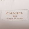 Chanel clutch-belt in white quilted leather - Detail D2 thumbnail