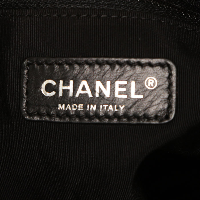 Bolso de mano Chanel en lona monogram plateada - Detail D3