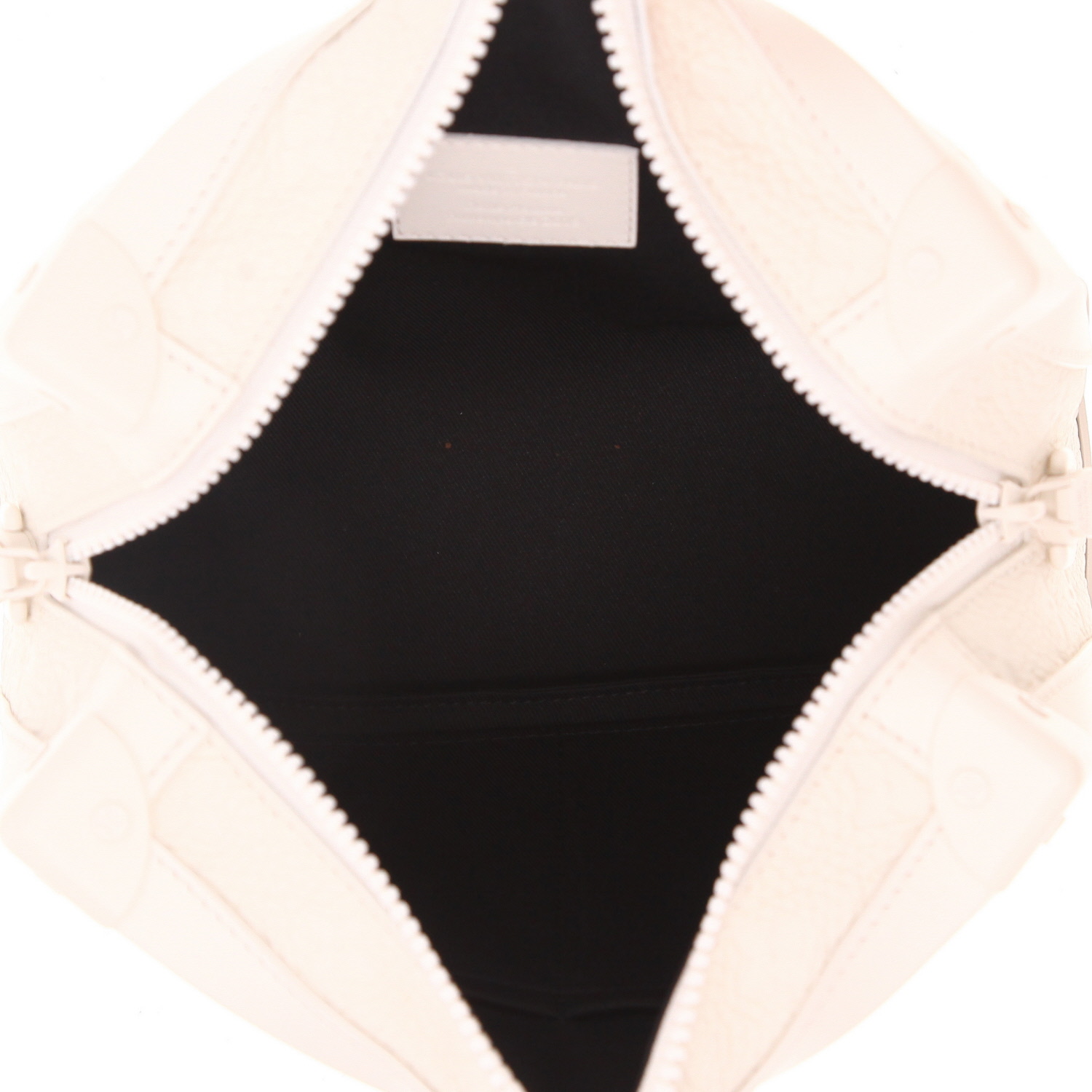 Baul Louis Vuitton Soft Trunk en cuero monogram huella blanquecino - Detail D3