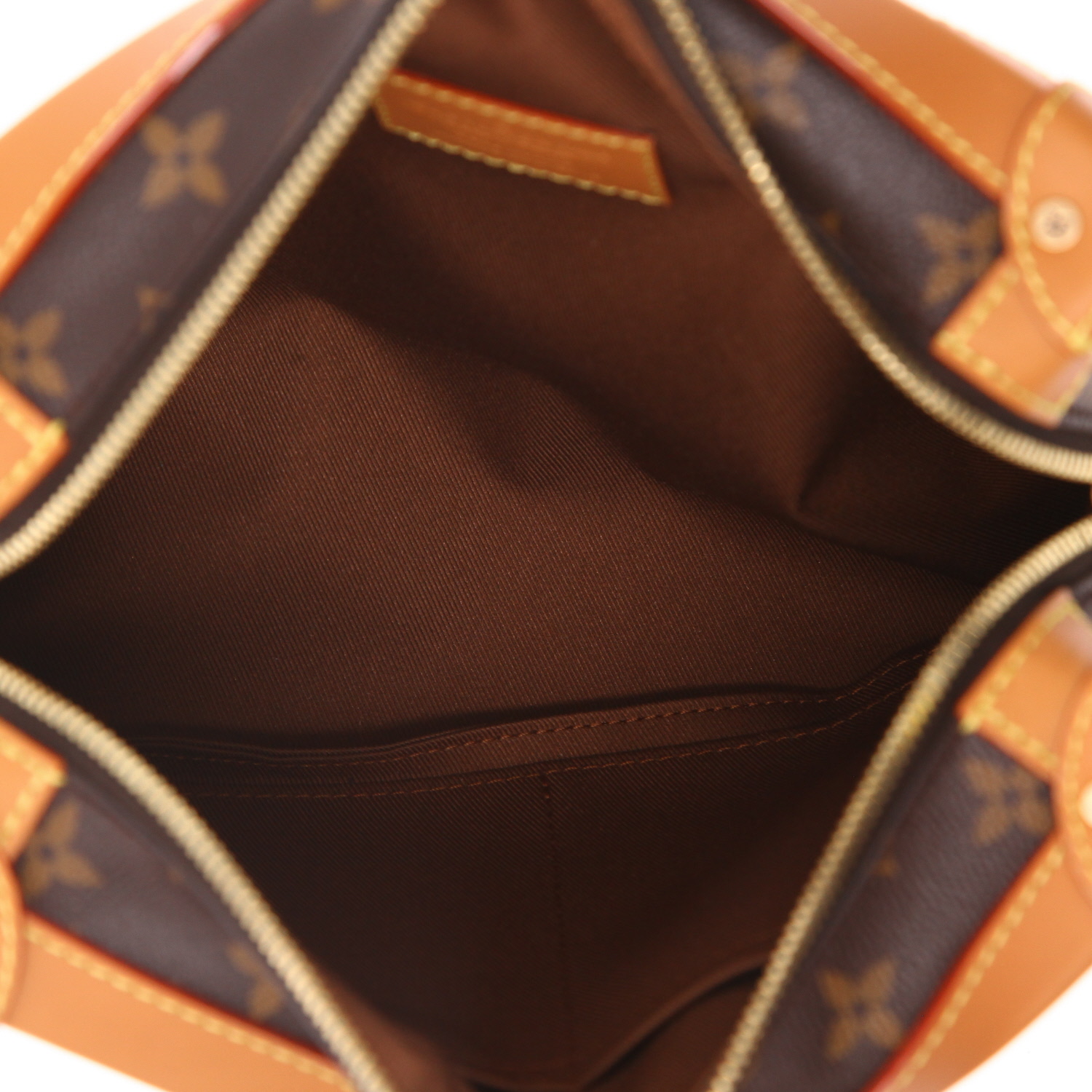 Sac bandoulière Louis Vuitton Soft Trunk en toile monogram marron et cuir naturel - Detail D3