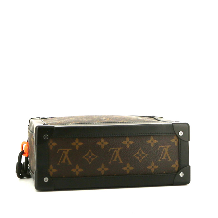 Sac bandoulière Louis Vuitton Soft Trunk en toile monogram marron et cuir noir - Detail D4