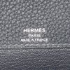 Bolsito de mano Hermès Sac à dépêches pochette en cuero togo azul oscuro - Detail D3 thumbnail