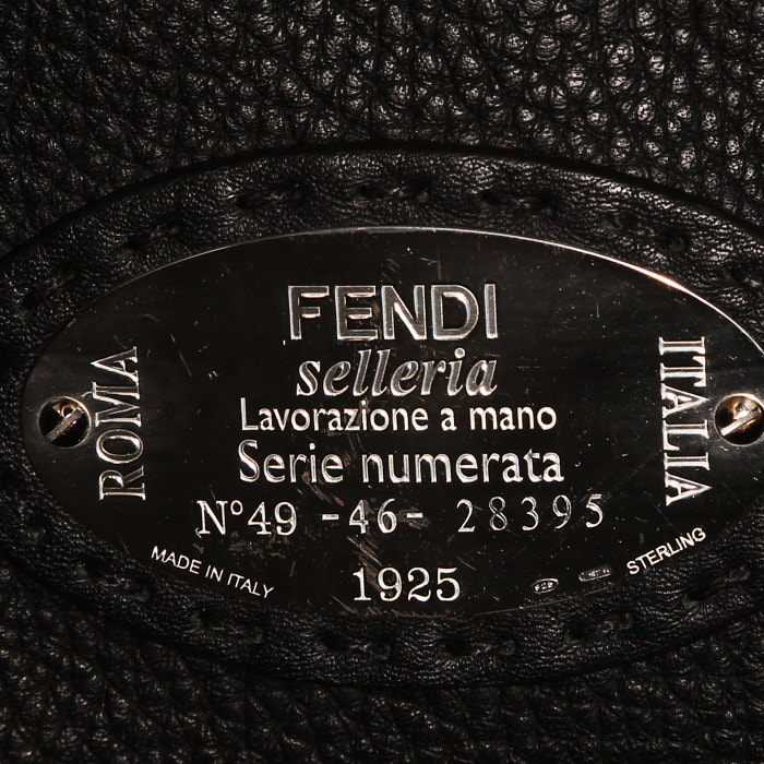 Fendi  Peekaboo large model  handbag  in black leather - Detail D4