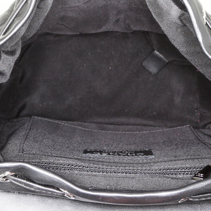 Mochila Chanel en cuero acolchado con motivos de espigas negro - Detail D3