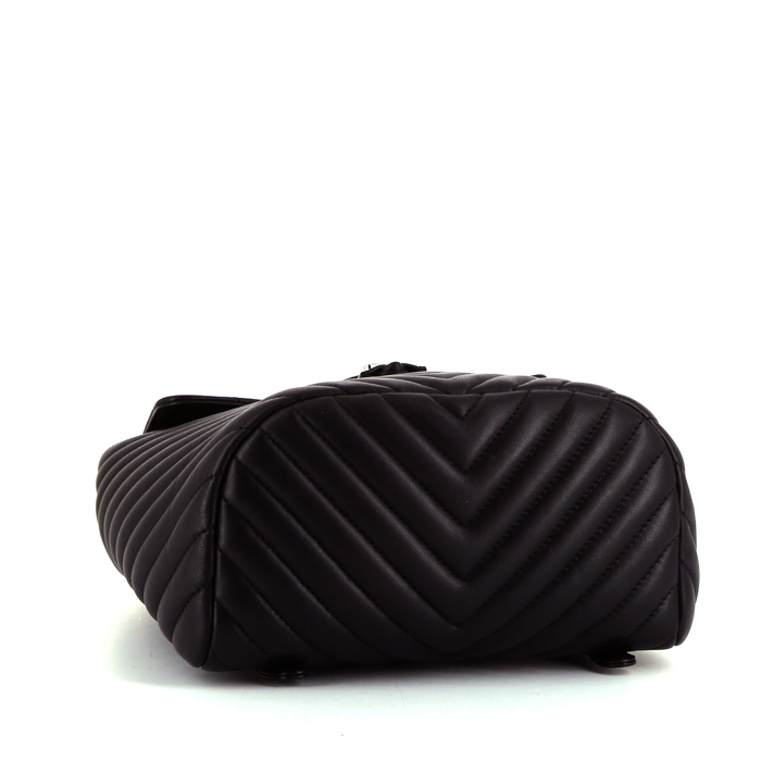 Chanel backpack in black chevron quilted leather - Detail D5