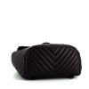 Chanel backpack in black chevron quilted leather - Detail D5 thumbnail