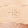 Louis Vuitton Lockme handbag in beige grained leather - Detail D3 thumbnail