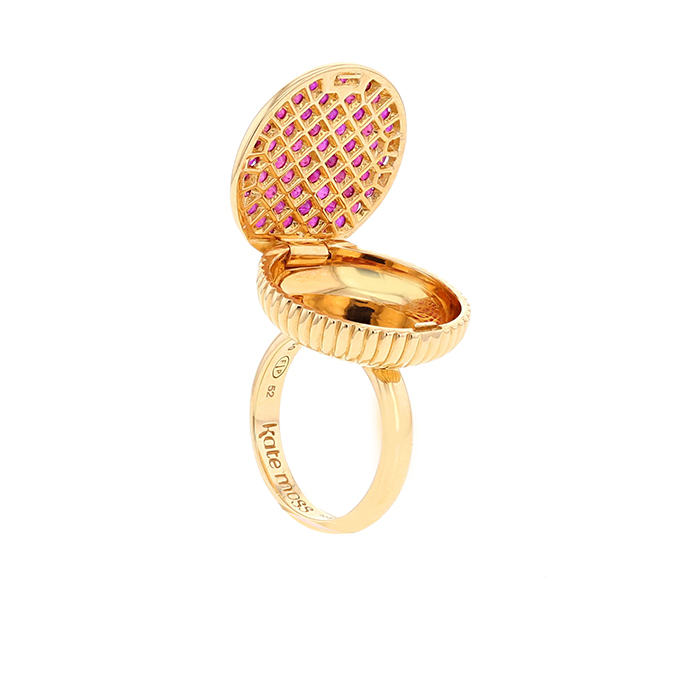 Anello Fred Secret Kate Moss in oro giallo e rubini - Detail D1