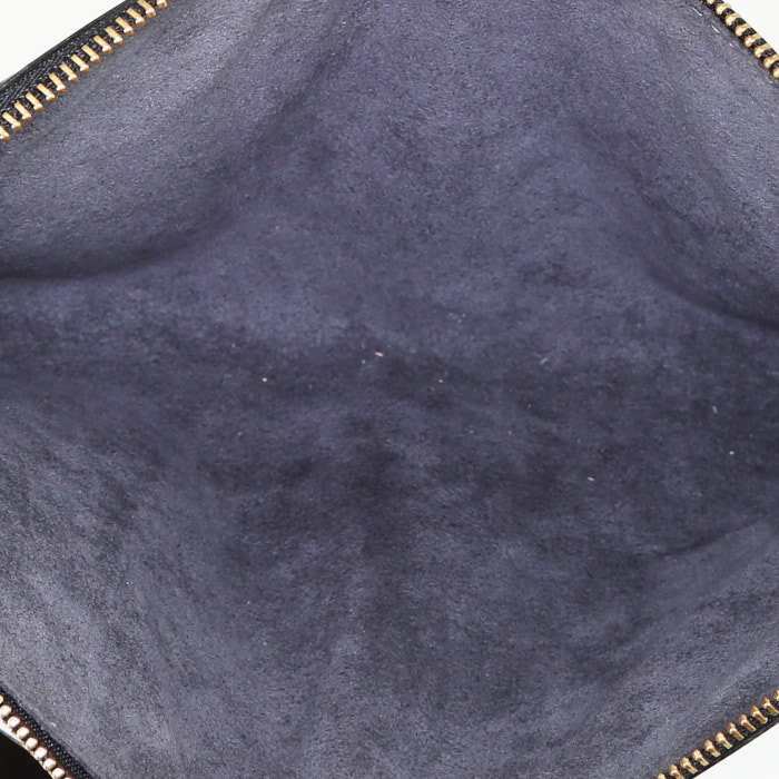 Pochette Louis Vuitton Pochette accessoires en cuir épi noir - Detail D2