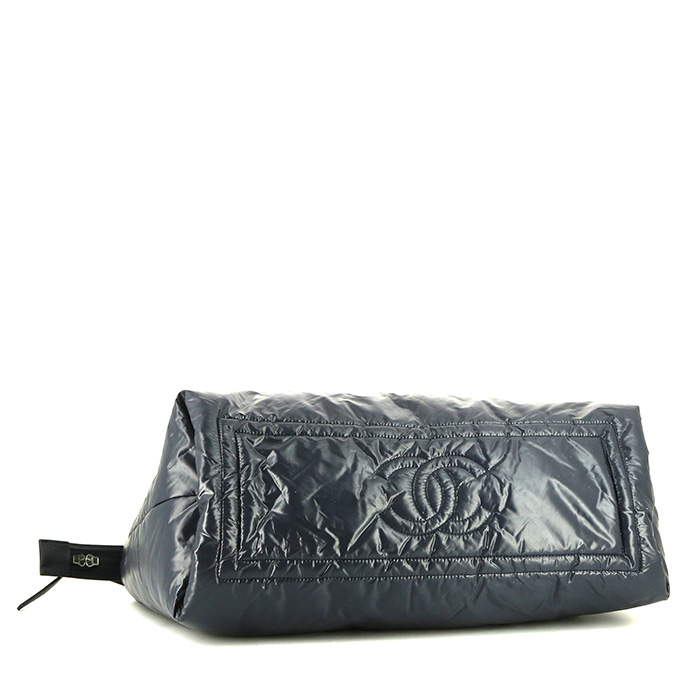 Chanel Coco Cocoon handbag in navy blue canvas - Detail D4