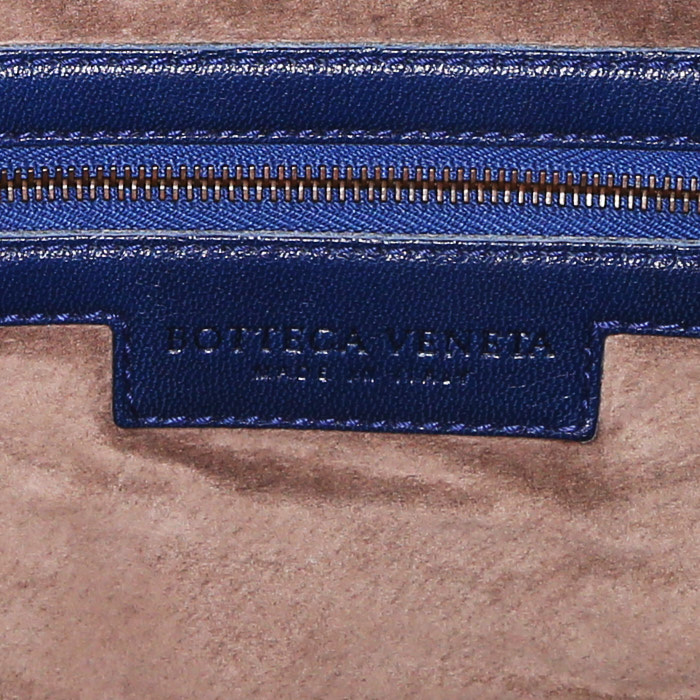 Sac à main Bottega Veneta Veneta en cuir intrecciato marron-foncé bleu et vert - Detail D3