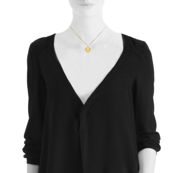 Poiray Coeur Secret small model pendant in yellow gold - Detail D1