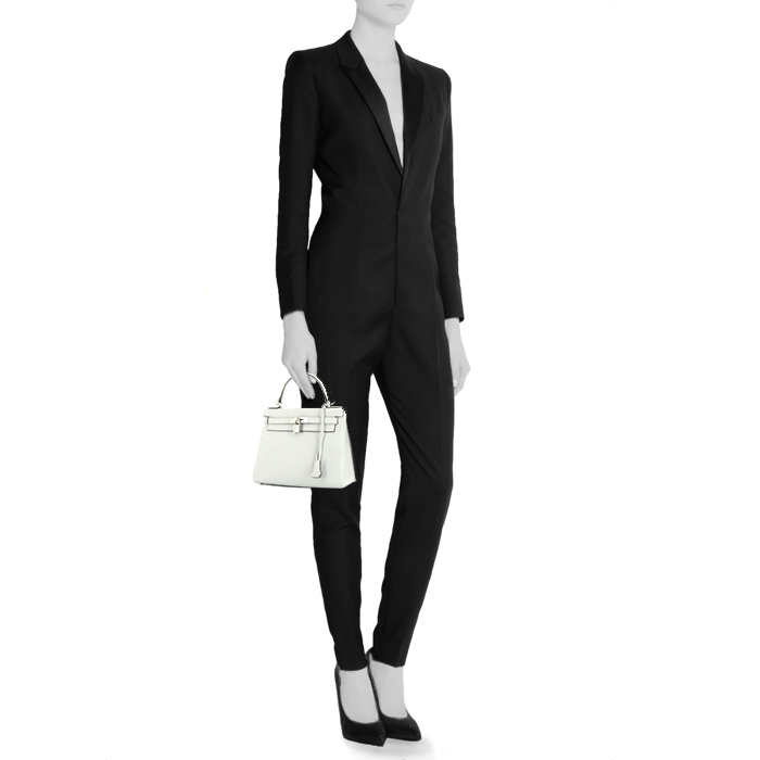 Sac à main Hermes Kelly 28 cm en cuir togo bleu pâle - Detail D1