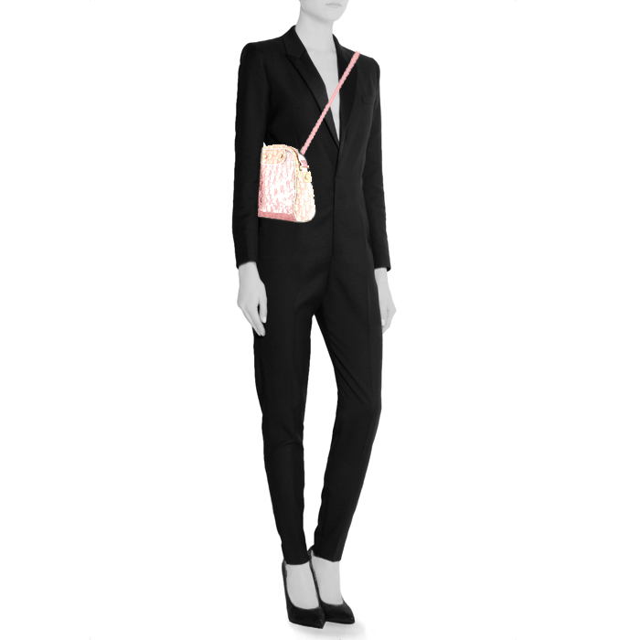 Sac à main Dior Vintage en toile monogram rose et blanche et plastique rose - Detail D1