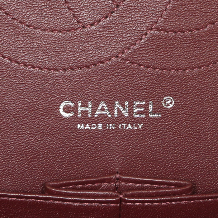 Sac bandoulière Chanel  Timeless Jumbo en cuir grainé matelassé noir - Detail D4