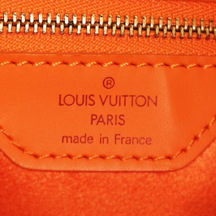 Sac à main Louis Vuitton Bucket en cuir épi orange - Detail D3