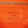Bolso de mano Louis Vuitton Bucket en cuero Epi naranja - Detail D3 thumbnail