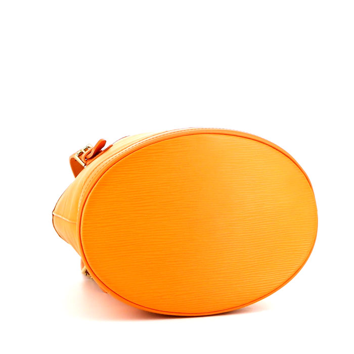 Louis Vuitton Bucket handbag in orange epi leather - Detail D4