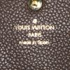 Billetera Louis Vuitton   en cuero monogram huella marrón - Detail D3 thumbnail