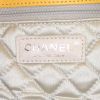 Sac bandoulière Chanel Timeless jumbo en cuir jaune - Detail D4 thumbnail