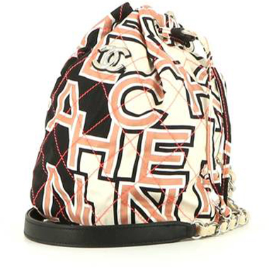Bolso bandolera Chanel en lona monogram rosa, blanca y negra