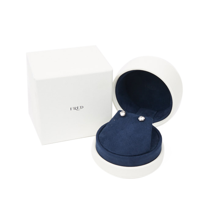 Paire de clous d'oreilles Fred Delphine en or blanc et diamants (1,00 et 1,03 carat) - Detail D2