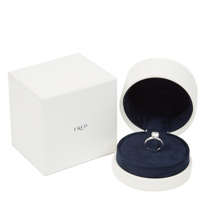 Fred Delphine solitaire ring in platinium and in diamonds - Detail D2